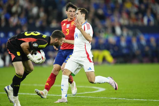 Spain v Italy: Group B - UEFA EURO, EM, Europameisterschaft,Fussball 2024 Federico Chiesa left winger of Italy and Juventus FC lament a failed occasion during the UEFA EURO 2024 group stage match between Spain and Italy at Arena AufSchalke on June 20, 2024 in Gelsenkirchen, Germany. Gelsenkirchen Germany Copyright: xJosexBretonx originalFilename:breton-spainvit240620_npjX8