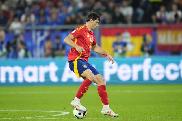 Spain v Italy: Group B - UEFA EURO, EM, Europameisterschaft,Fussball 2024 Robin Le Normand centre-back of Spain and Real Sociedad controls the ball during the UEFA EURO 2024 group stage match between Spain and Italy at Arena AufSchalke on June 20, 2024 in Gelsenkirchen, Germany. Gelsenkirchen Germany Copyright: xJosexBretonx originalFilename:breton-spainvit240620_npM2l