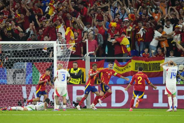 Spain v Italy: Group B - UEFA EURO, EM, Europameisterschaft,Fussball 2024 Spanish players celebrate after scoring his sides first goal during the UEFA EURO 2024 group stage match between Spain and Italy at Arena AufSchalke on June 20, 2024 in Gelsenkirchen, Germany. Gelsenkirchen Germany Copyright: xJosexBretonx originalFilename:breton-spainvit240620_np2uT