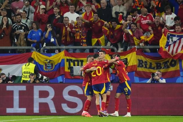 Spain v Italy: Group B - UEFA EURO, EM, Europameisterschaft,Fussball 2024 Spanish players celebrate after scoring his sides first goal during the UEFA EURO 2024 group stage match between Spain and Italy at Arena AufSchalke on June 20, 2024 in Gelsenkirchen, Germany. Gelsenkirchen Germany Copyright: xJosexBretonx originalFilename:breton-spainvit240620_npr7C