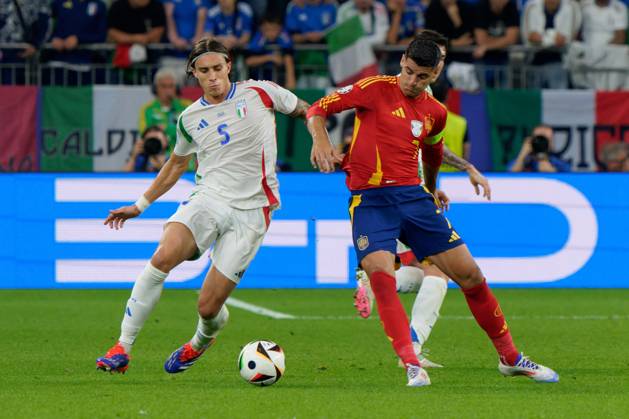 UEFA European Football Championship - UEFA EURO, EM, Europameisterschaft,Fussball 2024 - Spain vs Italy Riccardo Calafiori of Italy and Alvaro Morata of Spain during UEFA Euro 2024 - Spain vs Italy, UEFA European Football Championship in Gelsenkirchen, Germany, June 20 2024 Gelsenkirchen Germany Copyright: xIPAxSport ABACAx