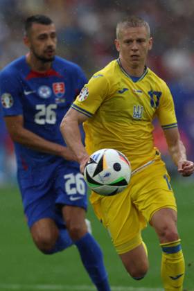 UEFA European Football Championship - UEFA EURO, EM, Europameisterschaft,Fussball 2024 - Slovakia vs Ukraine Dusseldorf, Germany 21.06.2024: Ivan Schranz of Slovakia, Oleksandr Zinchenko of Ukraine during the UEFA EURO 2024 group stage E football match between Slovakia vs Ukraine at Dusseldorf Arena in Dusseldorf Dusseldorf Germany Copyright: xIPAxSport ABACAx