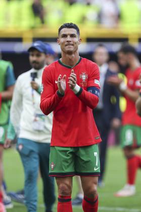 Turkey v Portugal, Dortmund Portugal Cristiano Ronaldo applauds and celebrates during the Turkey vs Portugal UEFA Group F match at the BVB Stadion, Dortmund, Germany on 22 June 2024 Editorial use only. All images are copyright Every Second Media Limited. No images may be reproduced without prior permission. Copyright: xIMAGO EveryxSecondxMediax ESM-1038-0178