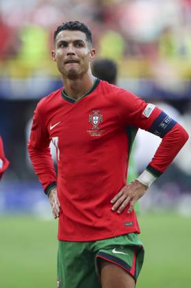 Turkey v Portugal, Dortmund Portugal Cristiano Ronaldo applauds and celebrates during the Turkey vs Portugal UEFA Group F match at the BVB Stadion, Dortmund, Germany on 22 June 2024 Editorial use only. All images are copyright Every Second Media Limited. No images may be reproduced without prior permission. Copyright: xIMAGO EveryxSecondxMediax ESM-1038-0183
