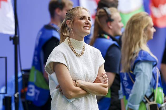 Moderatorin Anna Kraft (RTL und Magenta TV) schaut, , , , 22.06.2024, , .