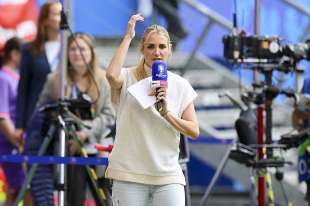 Moderatorin Anna Kraft (RTL und Magenta TV) gestikuliert, , , , 22.06.2024, , .