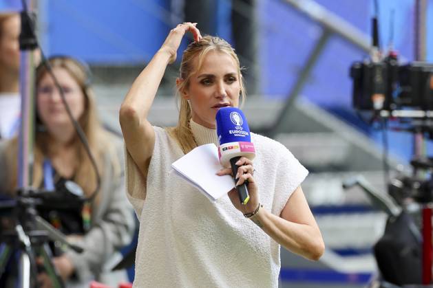 Moderatorin Anna Kraft (RTL und Magenta TV) gestikuliert, , , , 22.06.2024, , .