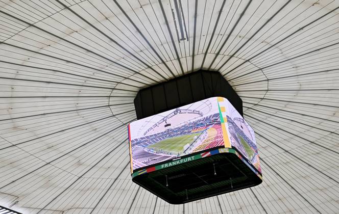 23.06.2024, xscotx, Fussball EM 2024, Schweiz - Deutschland, emspor, v.l. Frankfurt Arena geschlossenes Stadiondach Dach Deutsche Bank Park Waldstadion Frankfurt Arena Stadionansicht Innenraum, Rasen, Tribuene mit geschlossenen Dach Stadiondach Tribüne Frankfurt am Main