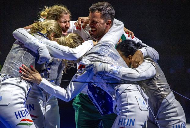 Bilder des Jahres 2024, Sport 06 Juni Sport Themen der Woche KW25 June 23, 2024, Basel, Basel, Switzerland: Basel Switzerland, 06 23 2024: The Hungarian team wins the bronze medal during Women s finals, bronze medal in Fencing Euro Basel 2024. Fencing Euro Basel 2024 counts for the European Fencing Championship and also selection for the different European countries for the Paris 2024 Olympic Games, Olympische Spiele, Olympia, OS and took place at St. Jakobshalle in Basel. Score 45-43, Basel Switzerland - ZUMAd206 20240623_zip_d206_047 Copyright: xEricxDubostx