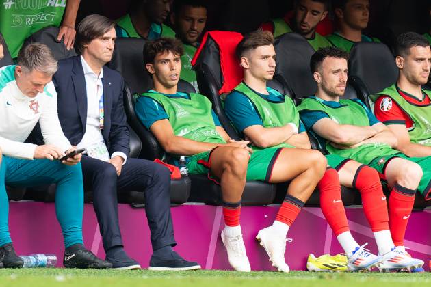 2024-06-22 Turkiye v Portugal - Group F - UEFA EURO, EM, Europameisterschaft,Fussball 2024 DORTMUND, GERMANY - JUNE 22: Joao Felix of Portugal and Francisco Conceicao of Portugal are seen on the bench during the Group F - UEFA EURO 2024 match between Turkiye and Portugal at BVB Stadion Dortmund on June 22, 2024 in Dortmund, Germany. (Photo by Joris Verwijst BSR Agency) Dortmund Germany Content not available for redistribution in The Netherlands directly or indirectly through any third parties. Copyright: xBSRxAgencyx