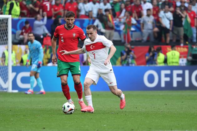Germany - UEFA EURO, EM, Europameisterschaft,Fussball 2024 - Turkey vs Portugal - 15 06 2024 GERMANY, DORTMUND, JUNE 22. Kerem Akturkoglu of Turkey is challenged by Ruben Dias of Portugal during the UEFA EURO 2024 group F stage match between Turkey and Portugal, on June 22, 2024 at BVB Stadion in Dortmund, Germany. Photo by Manuel Blondeau AOP.Press Dortmund BVB Stadion Germany Copyright: x ManuelxBlondeau AOP.Pressx AOP20240622 0182