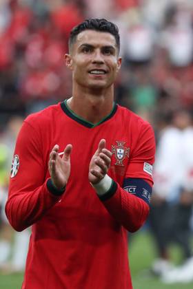 Germany - UEFA EURO, EM, Europameisterschaft,Fussball 2024 - Turkey vs Portugal - 15 06 2024 GERMANY, DORTMUND, JUNE 22. Cristiano Ronaldo of Portugal celebrates victory at the end of the UEFA EURO 2024 group F stage match between Turkey and Portugal, on June 22, 2024 at BVB Stadion in Dortmund, Germany. Photo by Manuel Blondeau AOP.Press Dortmund BVB Stadion Germany Copyright: x ManuelxBlondeau AOP.Pressx AOP20240622 0251