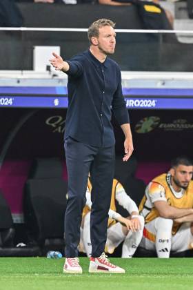 23.06.2024, xscotx, Fussball EM 2024, Schweiz - Deutschland, emspor, v.l. Julian Nagelsmann (Deutschland, Trainer) gibt Anweisungen, gestikuliert mit den Armen, gesticulate, gives instructions Frankfurt am Main