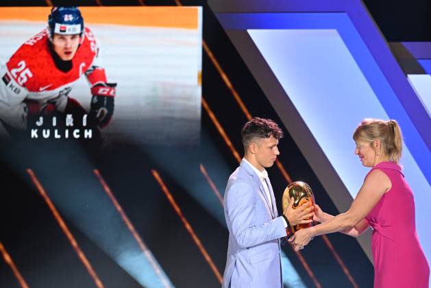 Gala evening to present Golden Stick award for the best Czech Ice hockey, Eishockey player of past season was held in Prague, Czech Republic, on June 23, 2024. On the photo are seen (L-R) best junior player Jiri Kulich and handing Hana Kovarova, director of communication of Komercni banka (KB). (CTKxPhoto MichaelaxRihova) CTKPhotoP2024062306037  CTKPhotoP2024062306037