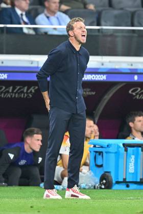 23.06.2024, xscotx, Fussball EM 2024, Schweiz - Deutschland, emspor, v.l. Julian Nagelsmann (Deutschland, Trainer) gibt Anweisungen, gestikuliert mit den Armen, gesticulate, gives instructions Frankfurt am Main