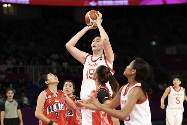 SHENZHEN, CHINA - JUNE 24: Zhang Ziyu 19 of China shoots the ball during the FIBA U18 Women s Asia Cup 2024 Group B match between China and Indonesia at Longhua Cultural and Sports Center on June 24, 2024 in Shenzhen, Guangdong Province of China.  Copyright: xVCGx 111503822295
