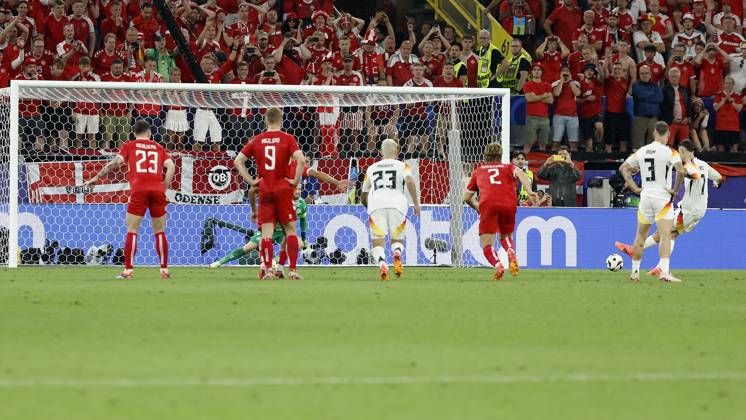29.06.2024, Fussball, Euro 2024, Achtelfinale, Deutschland – Daenemark, GER, Dortmund, BVB Stadion Bild: Kai Havertz (Germany, 7) (r) Goal scored, erziehlt das Tor zum 1:0 celebrate the goal per Strafstoß, Strafstoss, Elfer, Elfmeter, Penalty kick, penalty kick, penalty, penalty kick fue Deutschland Copyright: HMBxMedia xHeikoxBecker