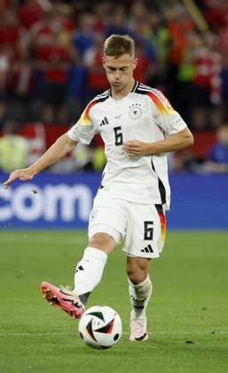 29.06.2024, Fussball, Euro 2024, Achtelfinale, Deutschland – Daenemark, GER, Dortmund, BVB Stadion Bild: v. li. Joshua Kimmich (Germany, 6) Copyright: HMBxMedia xHeikoxBecker