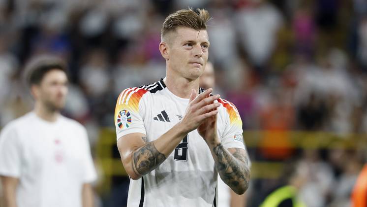 29.06.2024, Fussball, Euro 2024, Achtelfinale, Deutschland – Daenemark, GER, Dortmund, BVB Stadion Bild: v. li. Toni Kroos (Germany, 8) Copyright: HMBxMedia xHeikoxBecker