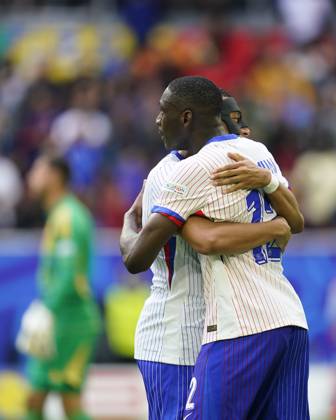 GER: France v Belgium. UEFA EURO, EM, Europameisterschaft,Fussball 2024 Kylian Mbappe of France celebrates the 1-0 with his teammate Randal Kolo Muani during the UEFA Euro 2024 match between France and Belgium, Round of 16, played at Dusseldorf Arena on July 1, 2024 in Düsseldorf, Germany. kpng Copyright: xSergioxRuizx xPRESSINPHOTOx PS_240701_FRA_BEL_910