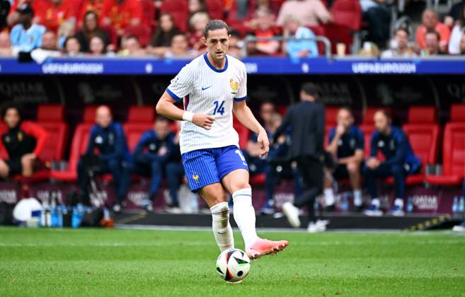 Fussball, Europameisterschaft, EURO 2024, Achtelfinale, Merkur Spiel-Arena Düsseldorf: Frankreich Belgien 1:0; Adrien Rabiot (FRA). Aktion, Einzelbild.