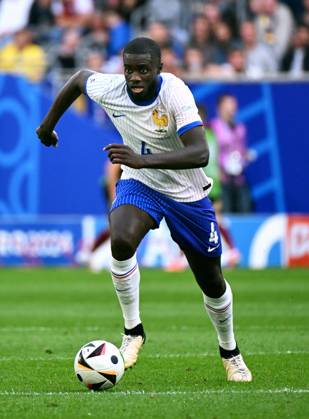 Fussball, Europameisterschaft, EURO 2024, Achtelfinale, Merkur Spiel-Arena Düsseldorf: Frankreich Belgien 1:0; Dayot Upamecano (FRA). Aktion, Einzelbild.