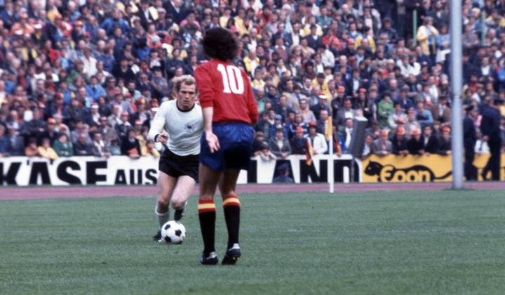 22.05.76 Deutschland - Spanien Deutschland, München, 22.05.1976, Fussball, EM Qualifikation, Viertelfinale, Deutschland - Spanien (2:0): v.l. Uli Hoeneß (Deutschland), Vicente del Bosque (Spanien).