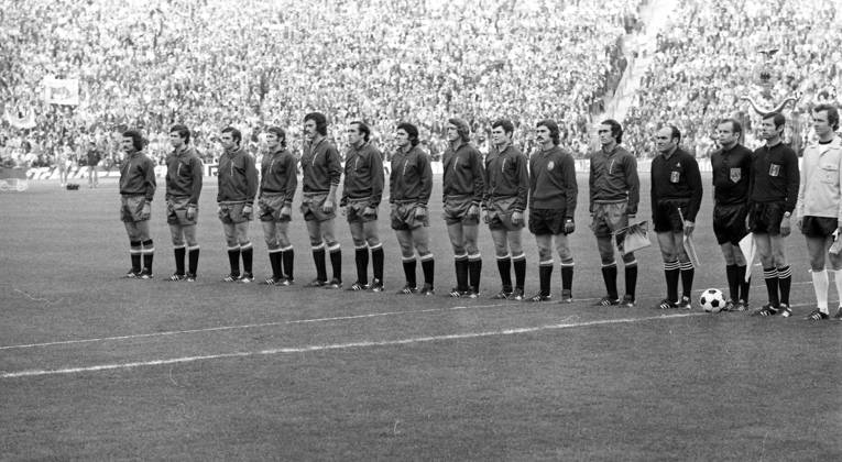 22.05.76 Deutschland - Spanien Deutschland, München, 22.05.1976, Fussball, EM Qualifikation, Viertelfinale, Deutschland - Spanien (2:0): Team Mannschaft Kader Spanien v.l. Jose Luis Capon, Angel Maria Villar Llona, Enrique Quini Castro, Jose Igancio Churruca Sistiaga, Vicente del Bosque, Juan Manuel Asensi, Carlos Alonso Santillana, Juan Cruz Sol, Jose Antonio Camacho, Miguel Angel Gonzalez, Jose Martinez Pirri.