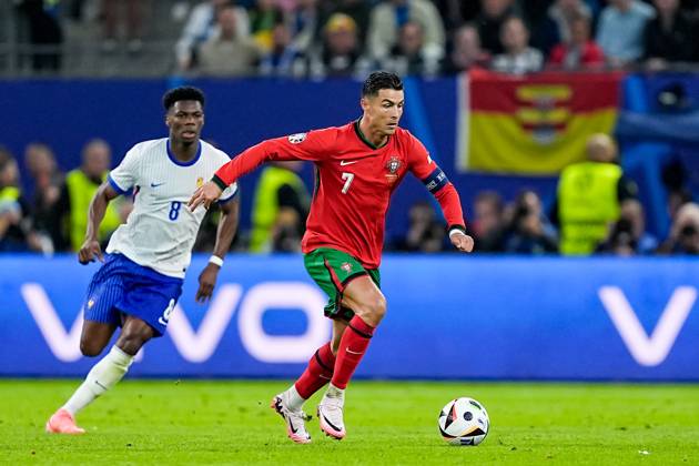 Hamburg, Germany, July 5th 2024: Cristiano Ronaldo (7 Portugal) controls the ball during the UEFA EURO, EM, Europameisterschaft,Fussball 2024 Germany quarterfinal football match between Portugal and France at Volksparkstadion in Hamburg, Germany. (Daniela Porcelli SPP) Copyright: xDanielaxPorcellix xSPPx spp-en-DaPoSp-20240705-_DP14455