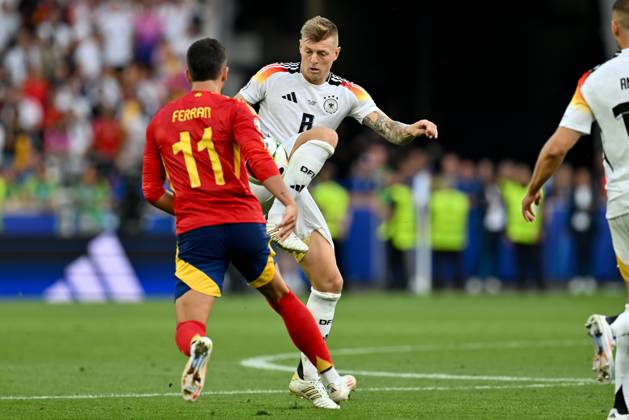 240705 EURO2024 SPAIN VS GERMANY Toni Kroos (8) of Germany pictured in action during a soccer game between the national teams of Spain and Germany in the Quarter Final stage of the UEFA EURO, EM, Europameisterschaft,Fussball 2024 tournament , on Friday 5 July 2024 in Stuttgart , Germany . PHOTO SPORTPIX David Catry STUTTGART GERMANY Copyright: xx 472245