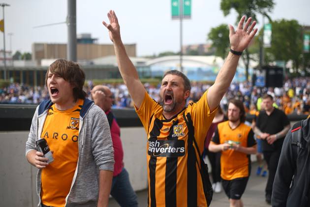 Soccer 2016: European Soccer May 28, 2016 - London, United Kingdom - A Hull fan arrives during the Skybet Championship Play Off Final match at Wembley Stadium. Photo credit should read: Philip Oldham Sportimage. London United Kingdom EDITORIAL USE ONLY Copyright: xx ZUMA-20160528_zaf_si1_013.jpg PhillipxOldhamx csmphototwo285737