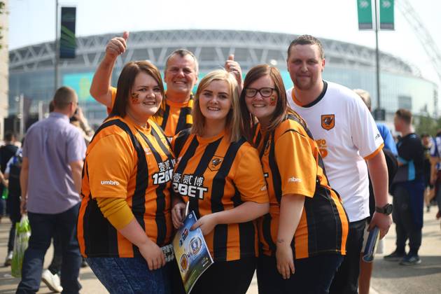 Soccer 2016: European Soccer May 28, 2016 - London, United Kingdom - Hull fans arrive during the Skybet Championship Play Off Final match at Wembley Stadium. Photo credit should read: Philip Oldham Sportimage. London United Kingdom EDITORIAL USE ONLY Copyright: xx ZUMA-20160528_zaf_si1_015.jpg PhillipxOldhamx csmphototwo285739