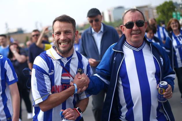 Soccer 2016: European Soccer May 28, 2016 - London, United Kingdom - Sheffield fans arrive during the Skybet Championship Play Off Final match at Wembley Stadium. Photo credit should read: Philip Oldham Sportimage. London United Kingdom EDITORIAL USE ONLY Copyright: xx ZUMA-20160528_zaf_si1_011.jpg PhillipxOldhamx csmphototwo285746