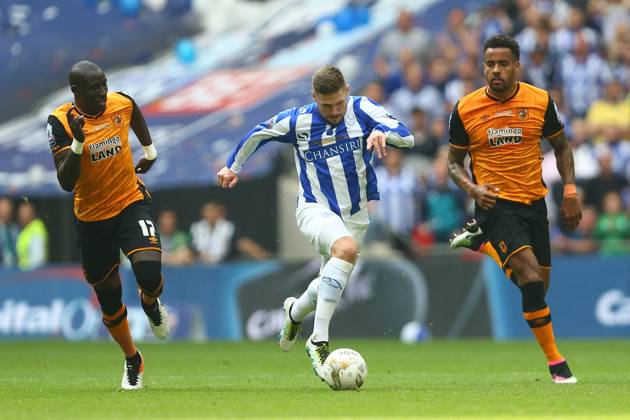 Soccer 2016: European Soccer May 28, 2016 - London, United Kingdom - Wednesday?s Gary Hooper escapes Hull s Mohamed Diame during the Skybet Championship Play Off Final match at Wembley Stadium. Photo credit should read: Philip Oldham Sportimage. London United Kingdom EDITORIAL USE ONLY Copyright: xx ZUMA-20160528_zaf_si1_022.jpg PhillipxOldhamx csmphototwo285754