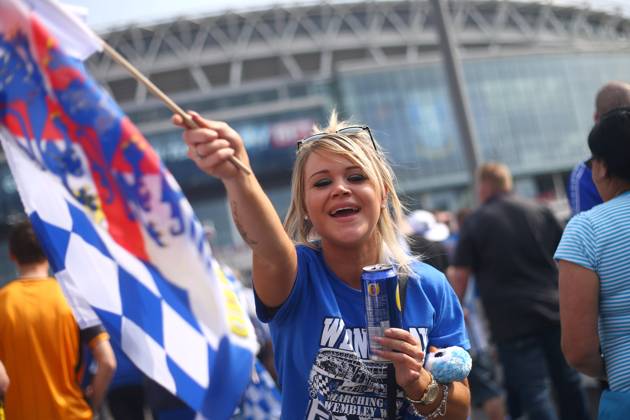 Soccer 2016: European Soccer May 28, 2016 - London, United Kingdom - Sheffield fans arrive during the Skybet Championship Play Off Final match at Wembley Stadium. Photo credit should read: Philip Oldham Sportimage. London United Kingdom EDITORIAL USE ONLY Copyright: xx ZUMA-20160528_zaf_si1_010.jpg PhillipxOldhamx csmphototwo285775