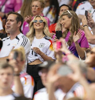 05.07.2024, Fussball UEFA EURO, EM, Europameisterschaft,Fussball 2024, Viertelfinale, Spanien - Deutschland, in der Stuttgart-Arena. Influencerin Lea Prinz (Deutschland) Freundin von Maximilian Mittelstädt auf der Tribüne.