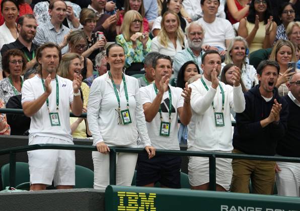 Lawn Tennis - 2024 Wimbledon Championship Lulu Sun (NZL) v Donna Vekic (CRO) All England Lawn Tennis & Croquet Club - Tuesday 9h July 2024 Donna Vekic coaches in the players box applaud Donna