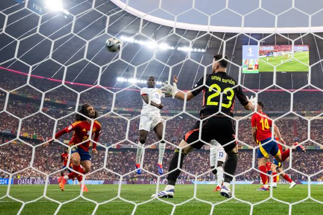 EURO 2024, Die Highlights (240710) -- MUNICH, July 10, 2024 -- Randal Kolo Muani (2nd L) of France heads the goal during the UEFA EURO, EM, Europameisterschaft,Fussball 2024 Semifinal match between Spain and France in Munich, Germany on July 9, 2024. ) (SP)GERMANY-MUNICH-FOOTBALL-EURO 2024-SEMIFINAL-SPAIN VS FRANCE XiaoxYijiu 
