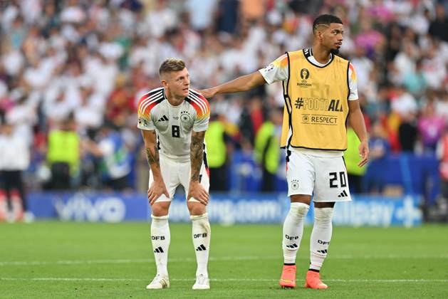 240705 EURO2024 SPAIN VS GERMANY Toni Kroos (8) of Germany and Benjamin Henrichs (20) of Germany looking dejected and disappointed after losing a soccer game between the national teams of Spain and Germany in the Quarter Final stage of the UEFA EURO, EM, Europameisterschaft,Fussball 2024 tournament , on Thursday 5 July 2024 in Stuttgart , Germany . PHOTO SPORTPIX David Catry STUTTGART GERMANY Copyright: xx 472855