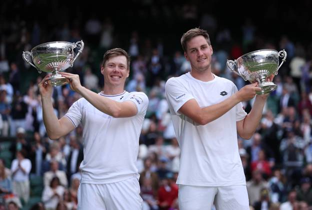 Bilder des Jahres 2024, Sport 07 Juli Sport Themen der Woche KW28 Sport Bilder des Tages Henry Patten of Great Britain and Harri Heliovaara of Finland celebrate with the Mens Doubles Trophies Wimbledon Tennis Championships, Day 13, The All England Lawn Tennis and Croquet Club, London, UK - 13 Jul 2024  Copyright: xEllaxLing Shutterstockx 14584811ch