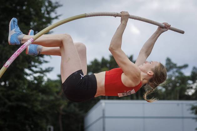 Bilder des Jahres 2024, Sport 07 Juli Sport Themen der Woche KW28 7. Koelner Flutlichtspringen; 13.07.2024 Regine Bakenecker (LG Olympia Dortmund); 7. Koelner Flutlichtspringen am 13.07.2024 im Netcologne-Stadion, Köln (Nordrhein-Westfalen). Copyright: xBEAUTIFULxSPORTS AxelxKohringx