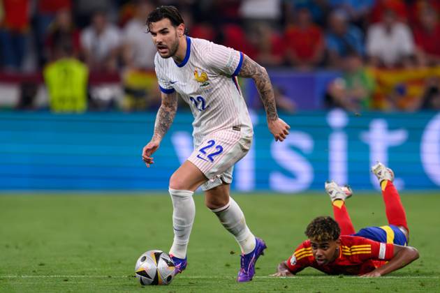 090724 KAI SCHWOERER Lamine Yamal of Spain looks on as Theo Hernandez of France controls the ball during the UEFA EURO, EM, Europameisterschaft,Fussball 2024 semi-final match between Spain and France at Munich Football Arena on July 9, 2024 in Munich, Germany. 090724-CPL-ESPvFRA-200