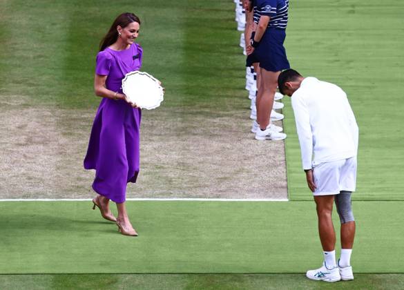 Bilder des Jahres 2024, Sport 07 Juli Sport Themen der Woche KW28 Sport Bilder des Tages Catherine Princess of Wales presents Novak Djokovic with the runners-up after defeat in the Gentlemen s Singles final Wimbledon Tennis Championships, Day 14, The All England Lawn Tennis and Croquet Club, London, UK - 14 Jul 2024  Copyright: xJamesxMarsh Shutterstockx 14584815cp