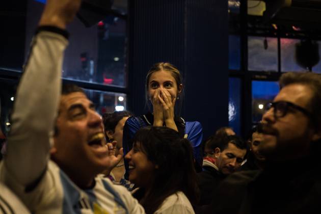 Argentina v Colombia - CONMEBOL Copa America USA 2024: Final A fan is watching the final seconds of the Argentina vs. Colombia match, Argentina v Colombia - CONMEBOL Copa America USA 2024: Final, on july 14, 2024. Ciudad Autonoma de Buenos Aires Argentina Copyright: xNicolasxSuarezx originalFilename:suarez-notitle240714_npEge