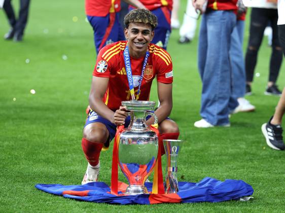 Berlin, Germany, 14th July 2024. Lamine Yamal of Spain with the trophy during the UEFA European Championships final match at Olympiastadion, Berlin. Picture: Paul Terry Sportimage EDITORIAL USE ONLY. No use with unauthorised audio, video, data, fixture lists, club league logos or live services. Online in-match use limited to 120 images, no video emulation. No use in betting, games or single club league player publications. SPI-3227-0381
