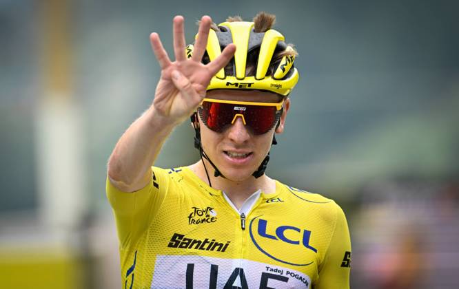 Bilder des Jahres 2024, Sport 07 Juli Sport Themen der Woche KW 29 Sport Bilder des Tages Slovenian Tadej Pogacar of UAE Team Emirates crosses the finish line to win stage 19 of the 2024 Tour de France cycling race, from Embrun to Isola 2000 (144,6 km), in France, on Friday 19 July 2024. The 111th edition of the Tour de France starts on Saturday 29 June and will finish in Nice, France on 21 July. TOM GOYVAERTS TomxGoyvaerts  x96724806x
