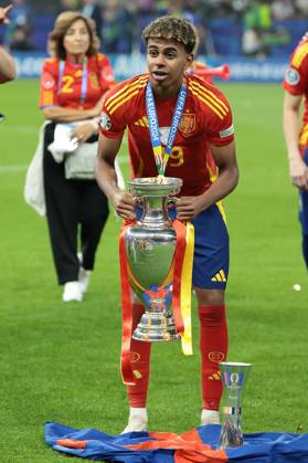 Berlin, Germany, 14th July 2024. Lamine Yamal of Spain poses with the Henri Delaunay Cup and his Young Player of the Tournament Award following the 2-1 victory in the UEFA European Championships final match at Olympiastadion, Berlin. Picture: Jonathan Moscrop Sportimage EDITORIAL USE ONLY. No use with unauthorised audio, video, data, fixture lists, club league logos or live services. Online in-match use limited to 120 images, no video emulation. No use in betting, games or single club league player publications. SPI-3226-0372