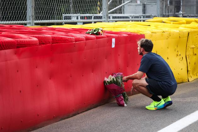 Bilder des Jahres 2024, Sport 07 Juli Sport Themen der Woche KW30 Sport Bilder des Tages GASLY Pierre (fra), Alpine F1 Team A524, portrait, flowers in tribute to Anthoine Hubert during the Formula 1 Rolex Belgian Grand Prix 2024, 14th round of the 2024 Formula One World Championship, WM, Weltmeisterschaft from July 26 to 28, 2024 on the Circuit de Spa-Francorchamps, in Stavelot, Belgium - F1 - BELGIAN GRAND PRIX 2024 DPPI Panoramic 240725_R14_BELGIO_DP_AV6_8823