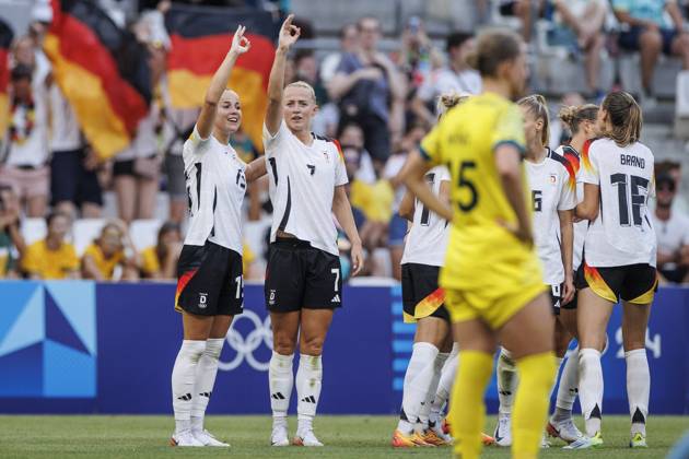 Bilder des Jahres 2024, Sport 07 Juli Sport Themen der Woche KW30 Sport Bilder des Tages FRA, Paris, Olympischen Spiele Paris 2024, 25.07.2024, Fussball, Frauen, Deutschland vs Australien, in Marseille, im Stade Velodrome, Teamjubel, Tor, Treffer, Jubel, Torjubel, Freude, Begeisterung, feiert, Lea Schüller (Deutschland, 7) koepft den Ball zum 2:0 Tor, Copyright: HMBxMedia StephaniexWunderl