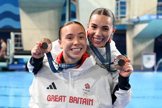 27th July 2024; Paris Olympic Games, Olympische Spiele, Olympia, OS Paris, France, Day 2; Womens 3m synchronised springboard diving final, Yasmin Harper and Scarlett Mew Jensen Bronze with their Bronze medals  ActionPlus12672582 SimonxWest